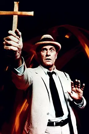 Darren McGavin in Kolchak: The Night Stalker 24x36 Poster holding up cross