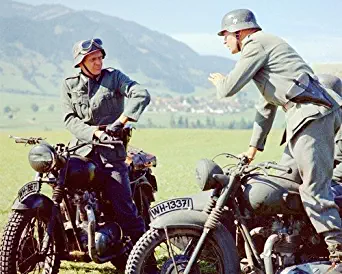 The Great Escape Steve McQueen 16x20 Poster on set with Triumph TR6 bikes